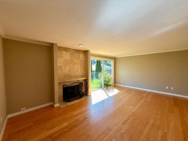 Building Photo - Spacious 4BD/3BA Bellevue Home with Private Backyard & Garage