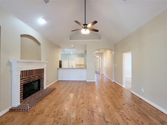 Building Photo - 3218 Vanity Dr