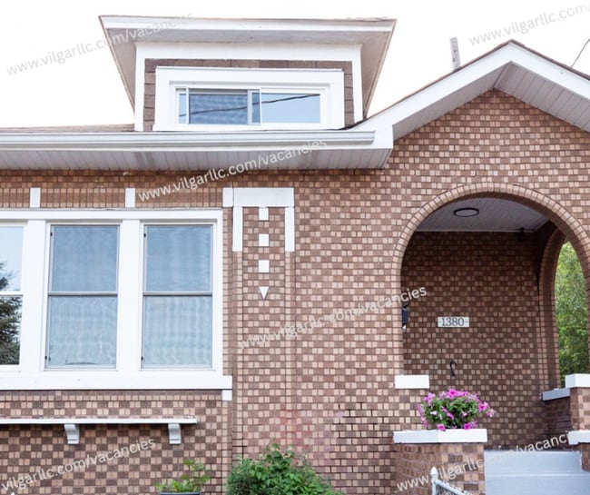 Building Photo - SPECIAL OPPORTUNITY – LARGE 6 BEDROOM RELATED-LIVING HOME