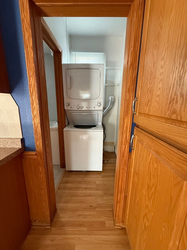 Building Photo - 320 9th Ave N