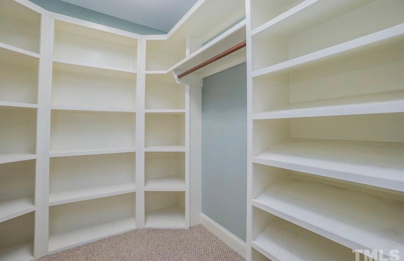 Building Photo - 79 Falconridge Dr