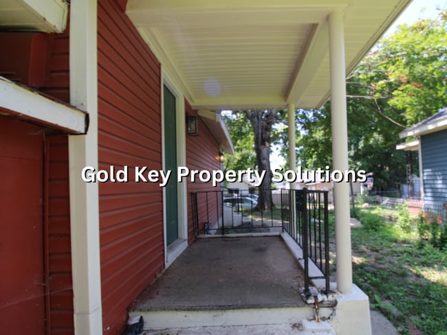 Building Photo - Cute 2 BR 1 BA House in Muncie with Fenced...