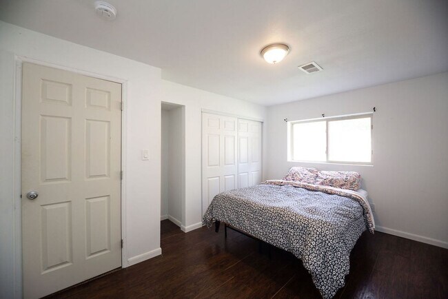 Building Photo - 117 43rd Ave Ct