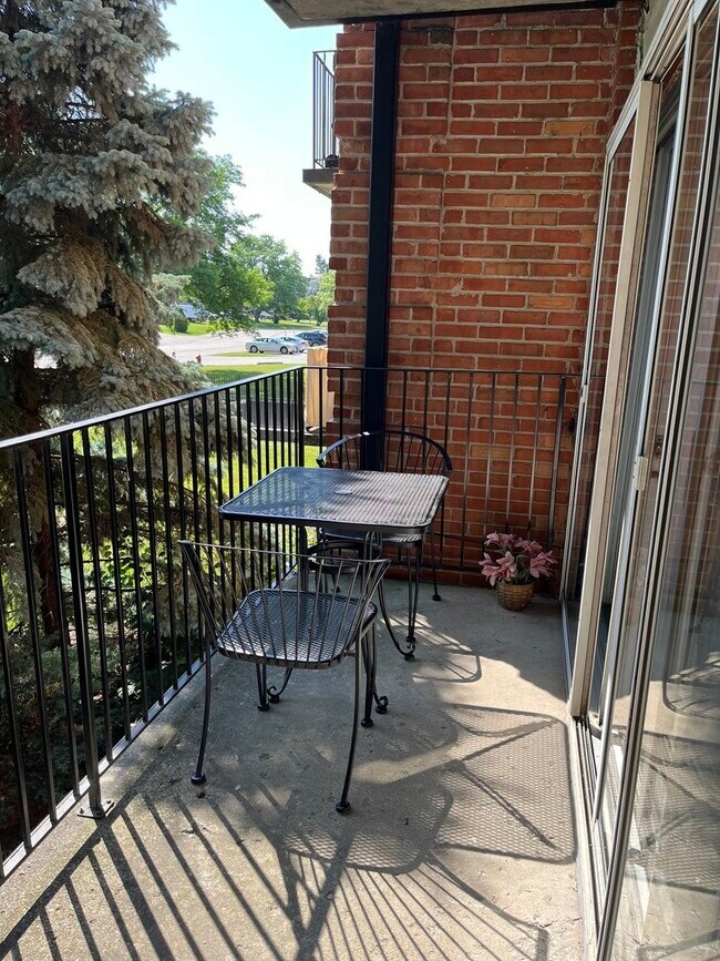 Building Photo - 5101 Carriage Way Dr