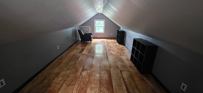 Building Photo - Cute 2 bedroom/ 1.5 bath single family home for rent in a quiet country setting but minutes from ...