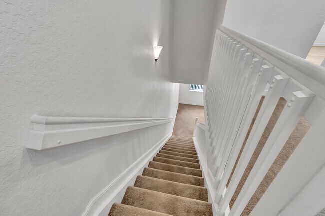 Building Photo - 4 BEDROOMS 3.5 BATHROOMS!! GATED COMMUNITY
