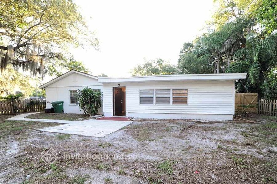 Building Photo - 3012 E Waters Ave