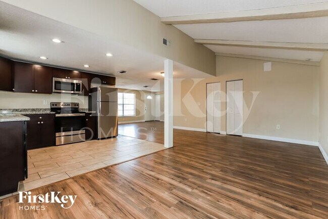 Building Photo - 7100 Sandalwood Dr