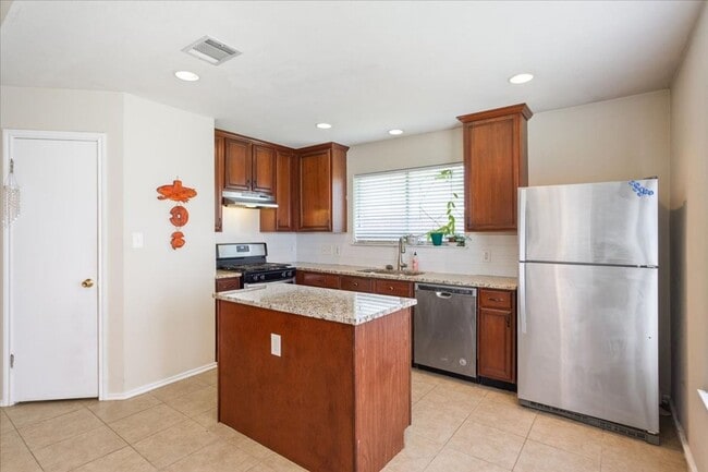 Building Photo - Charming 3/BR 2/BA One-Level Home in Round...