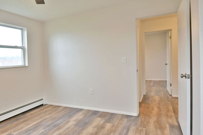 Building Photo - Joslynn Properties LLC-560