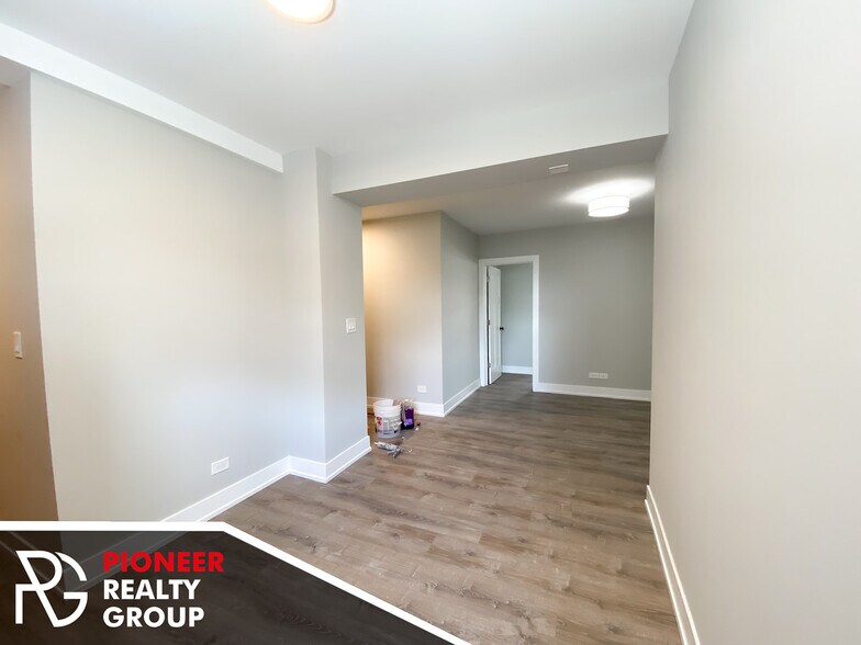 Building Photo - 503 W Belmont Ave