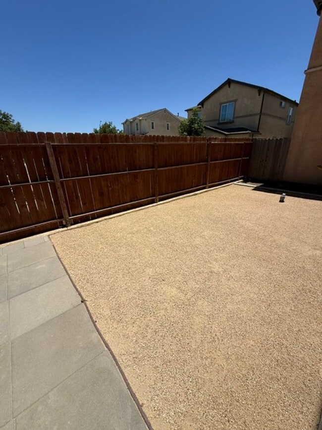 Building Photo - **Beautiful 2-Story Home Next to the Park**