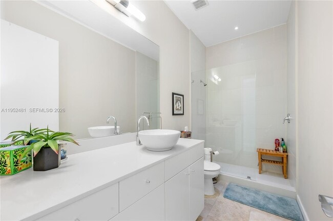 Building Photo - 472 Minola Dr