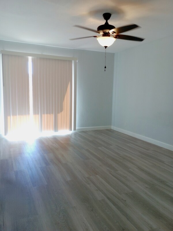 Building Photo - 1214 Hi Stirrup