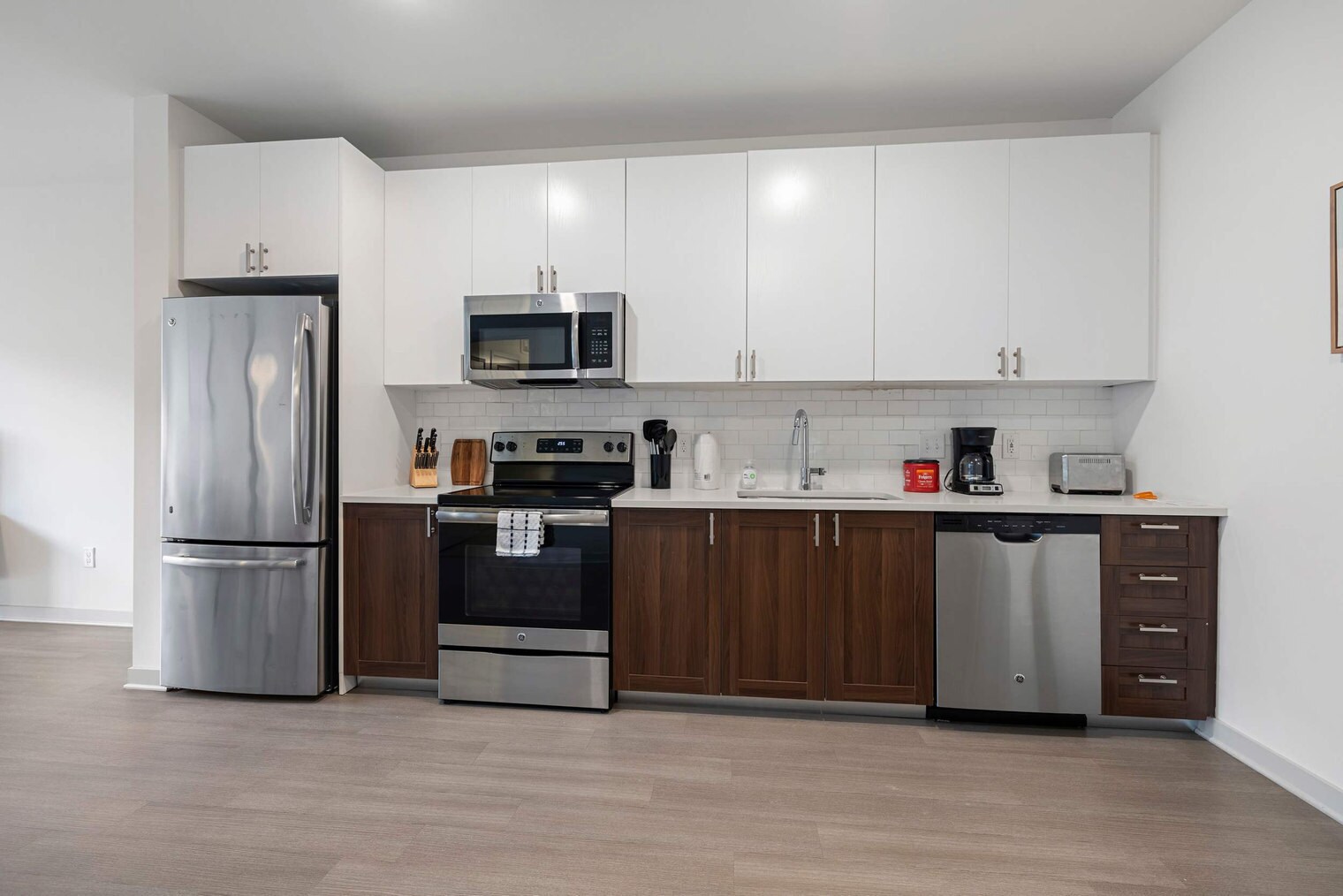 Building Photo - 633 E Main St