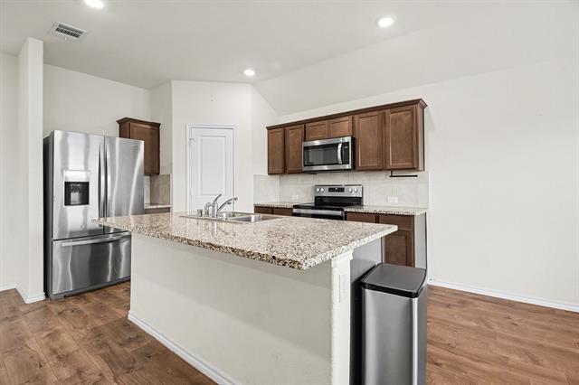 Building Photo - 717 English Dr