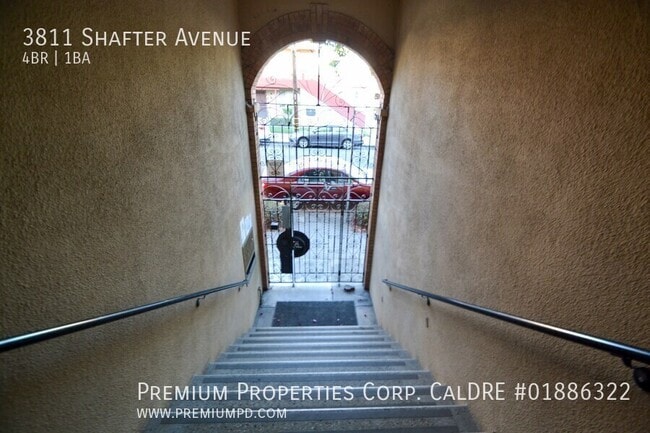 Building Photo - 3811 Shafter Ave