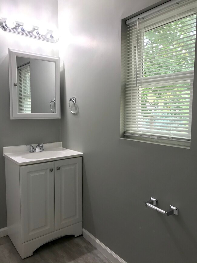 Building Photo - 1246 West Ave