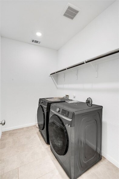 Building Photo - 133 Lenera Dr