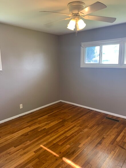 Building Photo - 3000 Shoreham Ln