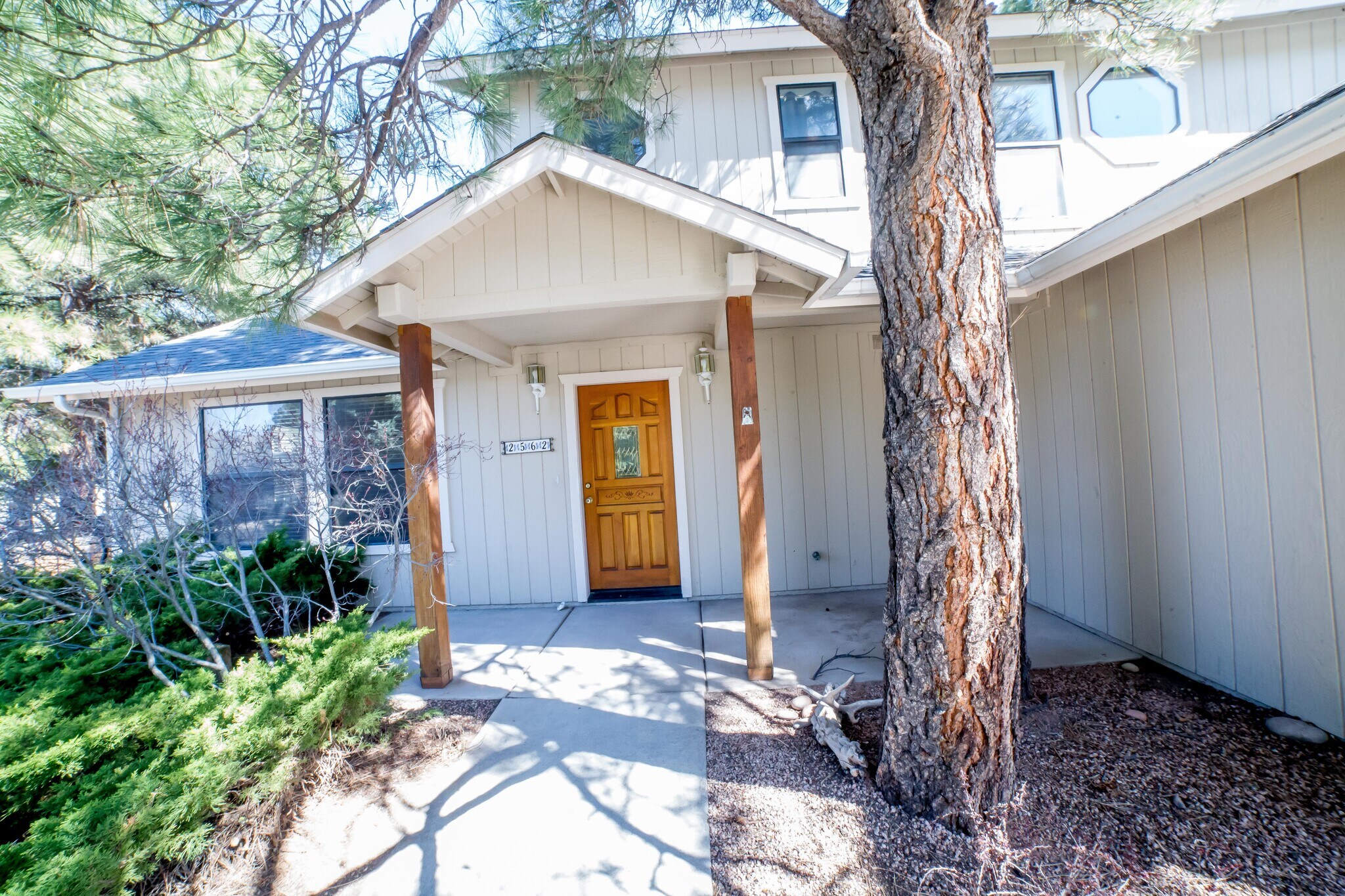 Building Photo - 2562 N Fox Run Dr