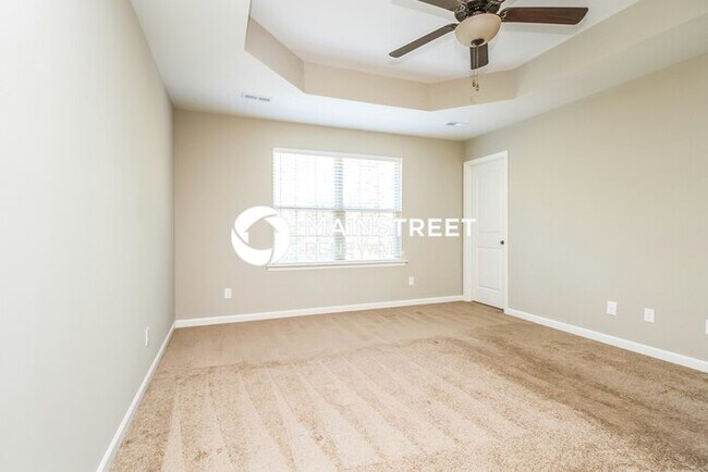 Building Photo - 4 Bedroom Pet-Friendly Home in La Vergne, TN with Main Street Renewal