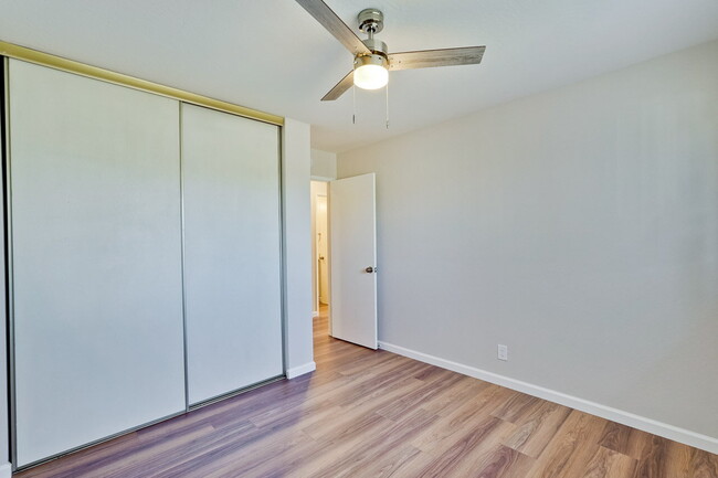 Building Photo - Newly Remodeled 3BR, 2BA, 1,117sf Duplex w...