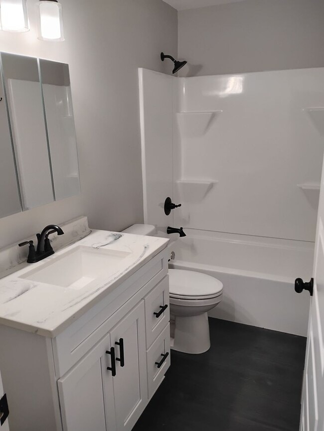 Building Photo - Spacious.Stylish.Short-Term Lease ONLY Perfection