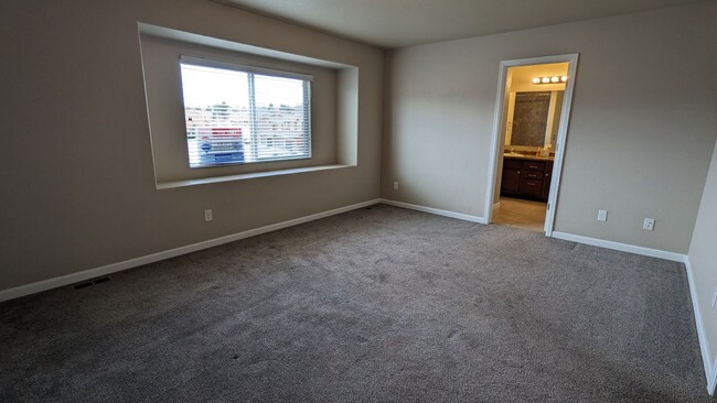 Building Photo - 3 BED/2.5 BATH END UNIT TOWNHOME W/PATIO & 2-CAR GARAGE!