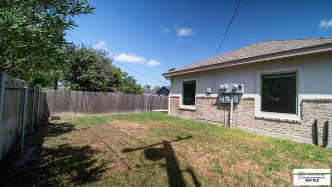 Building Photo - 312 E Magnolia Ave