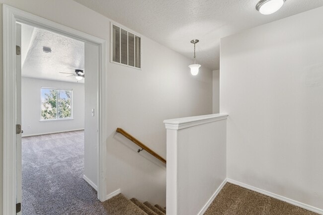 Building Photo - 123 Chapparosa Ct E