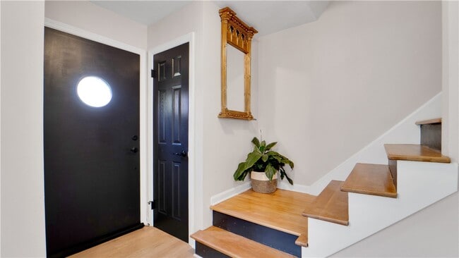 Building Photo - 288 Oakridge Dr