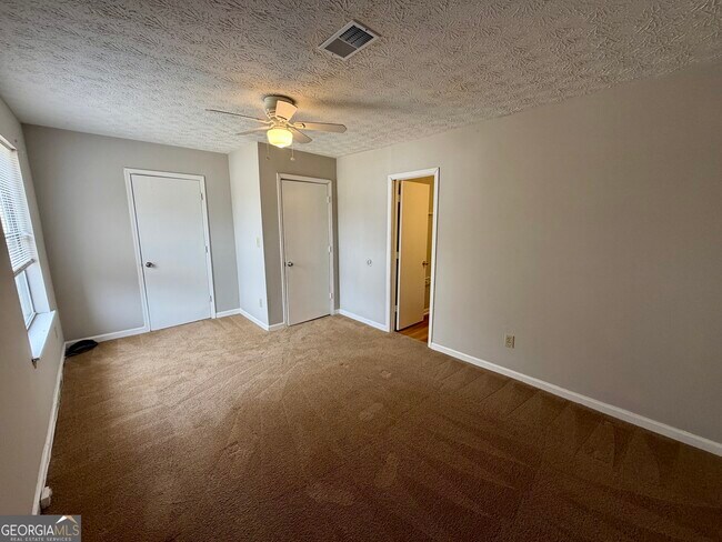 Building Photo - 8515 Pineland Dr