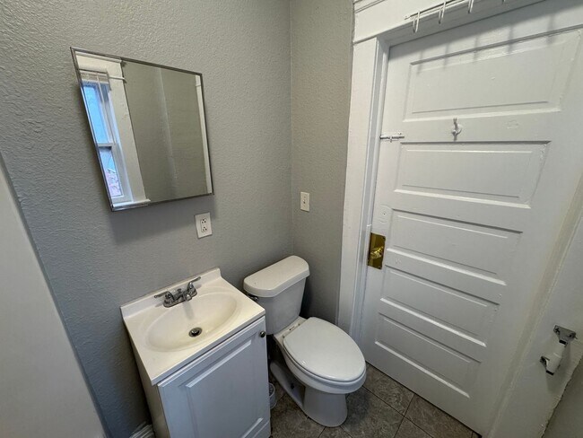 Building Photo - 4324 Pearl Rd