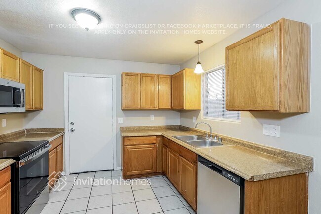 Building Photo - 2222 W Bowker St