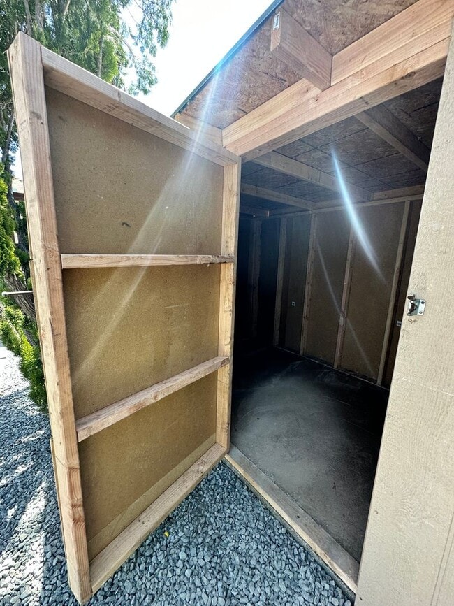 Building Photo - Updated Corner Lot Home – 2bd/2ba