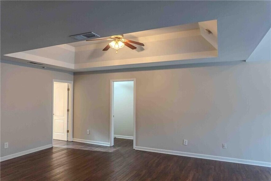 Building Photo - 11037 Southwood Dr