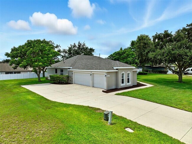 Building Photo - 36815 Queen Bee Ln