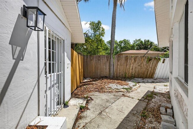 Building Photo - 3620 E Tampa Cir