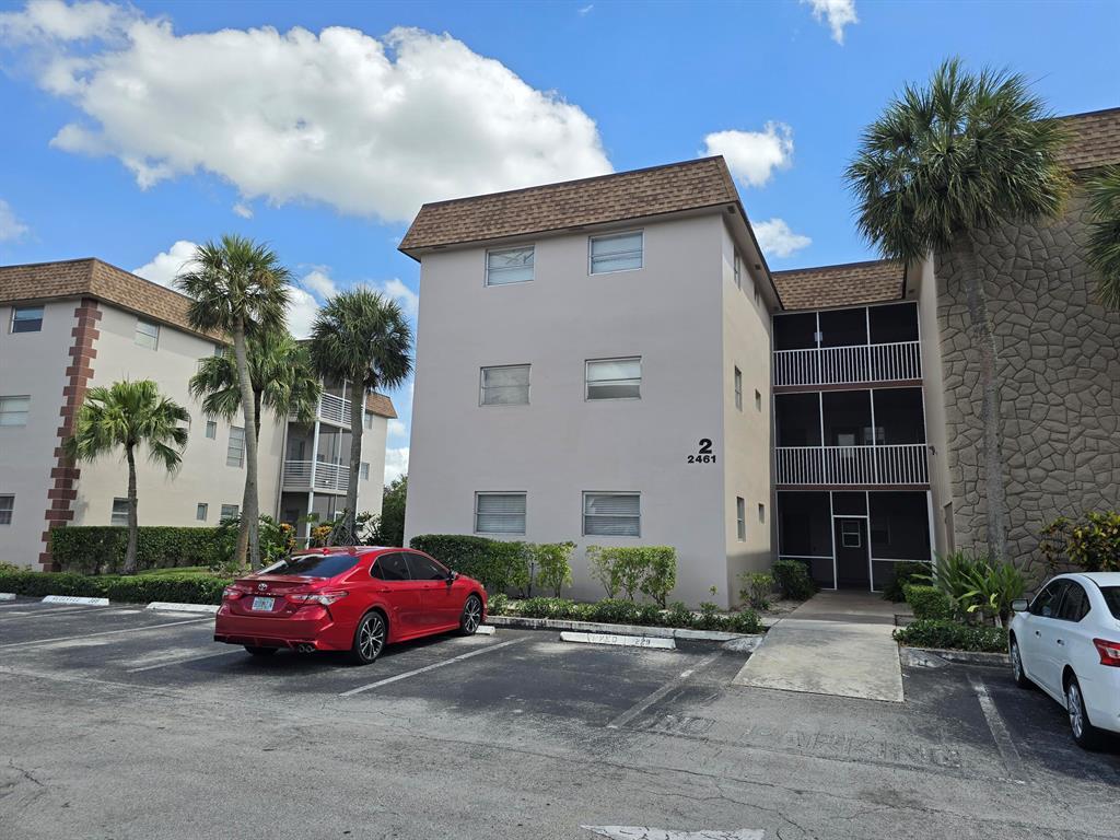 Building Photo - 2461 SW 82nd Ave