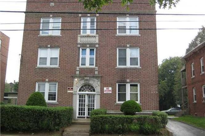 Building Photo - 168 Oak St