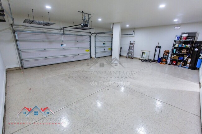 Building Photo - 14616 W Windward Ave