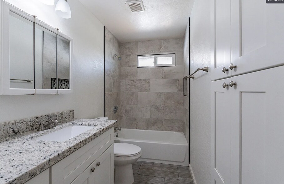 Building Photo - 1262 E Hermosa Dr