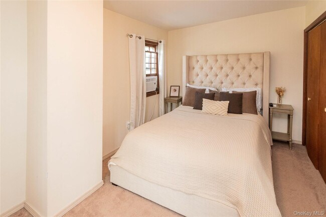 Building Photo - 102 Ward St