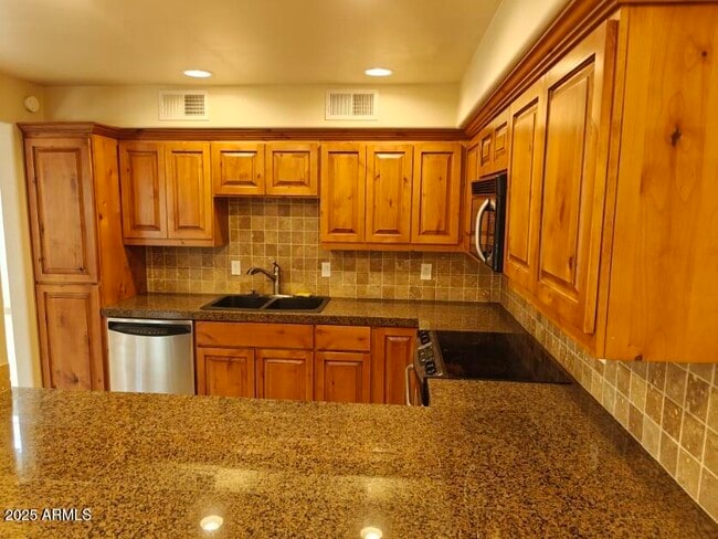 Building Photo - 8428 E Malcomb Dr