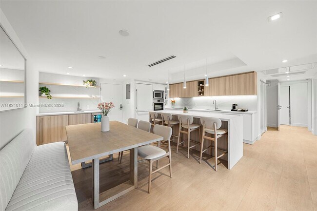 Building Photo - 2301 Collins Ave