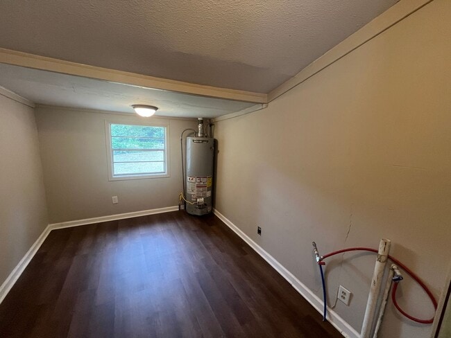 Building Photo - 3 BR. @ BATH home in the middle of Cabot