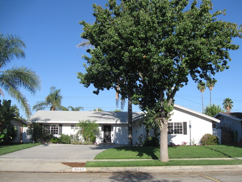Building Photo - 8440 Hanna Ave