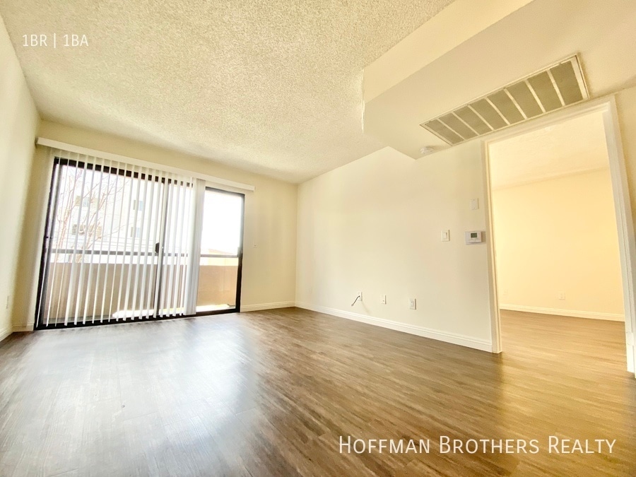 Building Photo - 1725 Grismer Ave