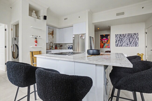 Building Photo - Downtown Atlanta Luxury Condo